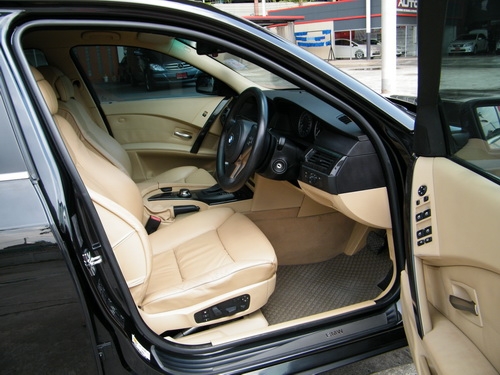 ขาย BMW 525ISE AUTO สีดำ วิ่งน้อย บุ๊คครบ สภาพป้ายแดง ขาย BMW 525ISE AUTO สีดำ วิ่งน้อย บุ๊คครบ สภาพป้ายแดง