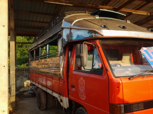 npr กะบะพร้อมหลังคาโดยสาร พร้อมเบาะ พื้นไม้อย่างสวย ขายเฉพาะหลังคากับกะบะนะครับ