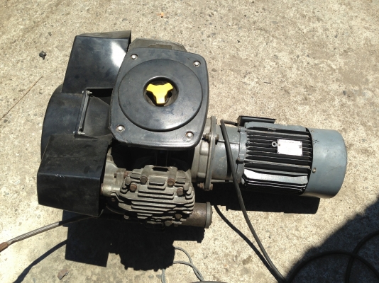 ขายหัวปั้มลม atlas copco พร้อมมอเตอร์ 7 hp สภาพสวย พร้อมใช้งาน