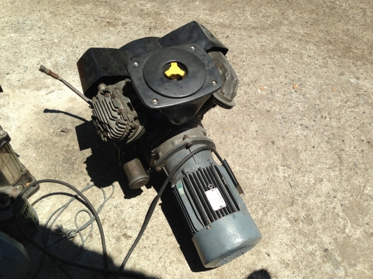 ขายหัวปั้มลม atlas copco พร้อมมอเตอร์ 7 hp สภาพสวย พร้อมใช้งาน