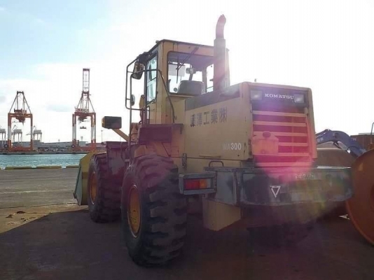 ขาย KOMATSU WA300-1 ซีเรียล 31,xxx นำเข้าจากญี่ปุ่น โทร&bull;090-986-2521 อ๊อบ