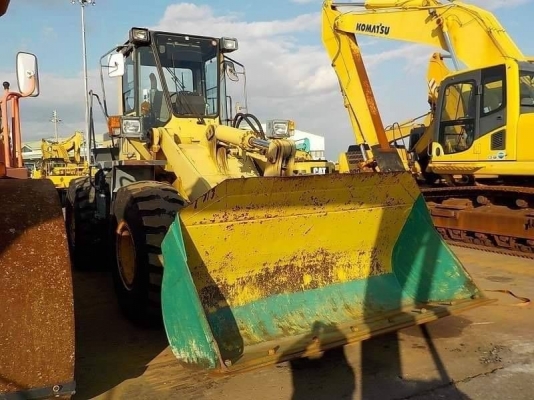 ขาย KOMATSU WA300-1 ซีเรียล 31,xxx นำเข้าจากญี่ปุ่น โทร&bull;090-986-2521 อ๊อบ