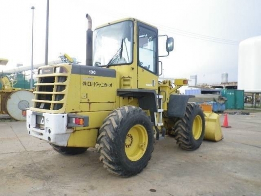 ขาย รถตักล้อยาง KOMATSU WA100-3 เครื่อง 6สูบ นำเข้าจากญี่ปุ่น โทร.090-986-2521 อ๊อบ