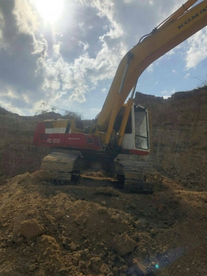 รถขุด KOMATSU PC200-5
