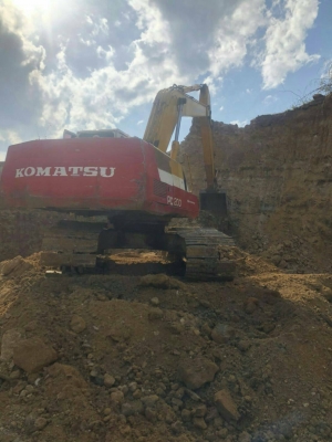 รถขุด KOMATSU PC200-5