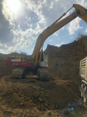รถขุด KOMATSU PC200-5