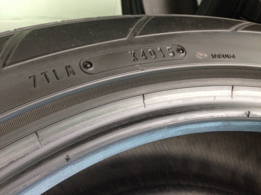 ขายยาง 215-55 r 17 2เส้น Dunlop ต้นปี 16