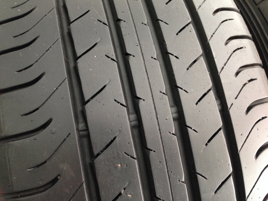 ขายยาง 215-55 r 17 2เส้น Dunlop ต้นปี 16