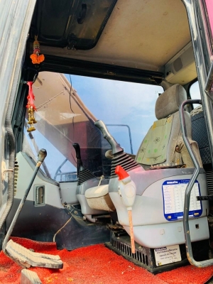 ขาย 1,650,000 แบคโฮบูมยาว 18 ม. KOMATSU pc 200-7 เครื่องดี ปั้มแรง เอวแน่น ช่วงล่างเต็ม แอร์หนาว เอกสารแจ้งจำหน่าย รถสวยพร้อมใช้งาน รถอยู่ ปทุมธานี สามโคก 090-772-3710 090-772-3708