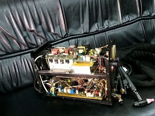 ตู้เชื่อมสแตนเลส TIG 180 พร้อมสาย การ์ดระบบแนวนอน