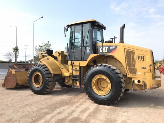 ขายรถตักล้อยาง CAT 950H ปี 2010 นำเข้าเองจากญี่ปุ่น สภาพสวยพร้อมใช้ มีVDOการทำงานครับ