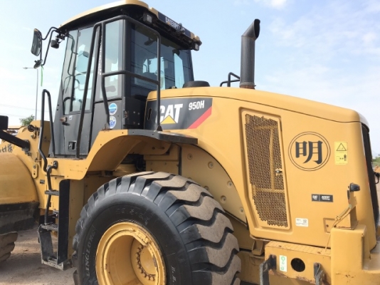 ขายรถตักล้อยาง CAT 950H ปี 2010 นำเข้าเองจากญี่ปุ่น สภาพสวยพร้อมใช้ มีVDOการทำงานครับ