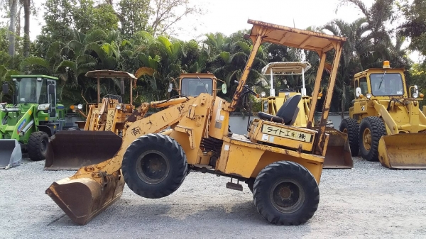 ต้องการขายรถตักล้อยางยี่ห้อtoyota-sDt8 รถนอกนำเข้าจากญี่ปุ่น