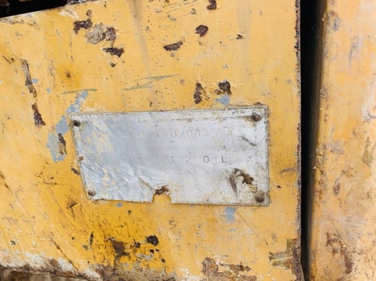 ขาย 850,000 CAT 320 Lเครื่องดี ปั้มแรง เอวแน่น ช่วงล่างเต็ม โซ่ใหม่ ใบแทรคสวย แอร์หนาว เอกสารอินวอยทร์ รถสวยพร้อมใช้งาน รถอยู่ ปทุมธานี สามโคก 090-772-3710 090-772-3708