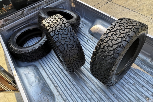 ลดราคา ยาง BF ko2 AllTerrain 265/60/18 ดอกหนวดสะพานเต็ม สภาพใหม่มาก 4เส้น