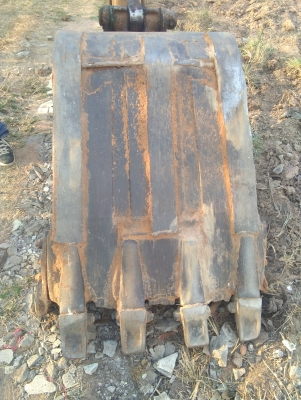 PC.  100-2.    มีลายแย็ก. แถมหัวแย็กให้ด้วย  บุ้งกีี้1ลูก   (มีวีดีโอให้ดู)   ช่วงล่างดี  โลเลอร์ ใหม่  ไม่มีแตก  ทัคลายมาก็ได้