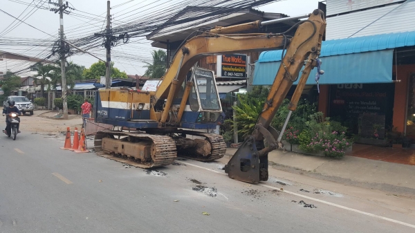 PC.  100-2.    มีลายแย็ก. แถมหัวแย็กให้ด้วย  บุ้งกีี้1ลูก   (มีวีดีโอให้ดู)   ช่วงล่างดี  โลเลอร์ ใหม่  ไม่มีแตก  ทัคลายมาก็ได้