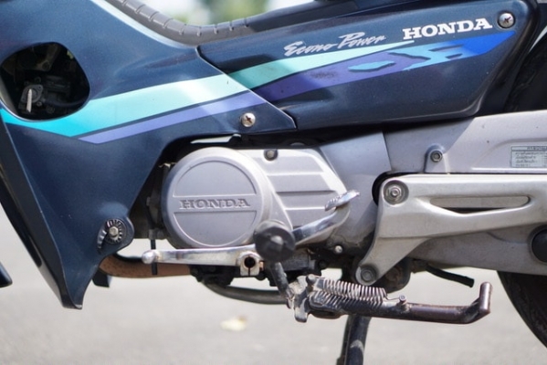 ร้าน วุฒิ นนบุรี ขาย HONDA ครีม100 สภาพสวยเดิมๆทะเบียนโอนเครื่องดีพร้อมใช้งาน