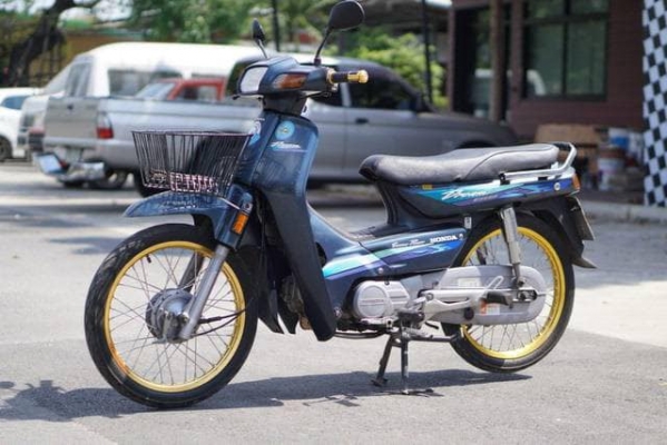 ร้าน วุฒิ นนบุรี ขาย HONDA ครีม100 สภาพสวยเดิมๆทะเบียนโอนเครื่องดีพร้อมใช้งาน