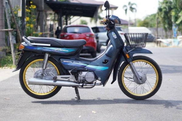 ร้าน วุฒิ นนบุรี ขาย HONDA ครีม100 สภาพสวยเดิมๆทะเบียนโอนเครื่องดีพร้อมใช้งาน
