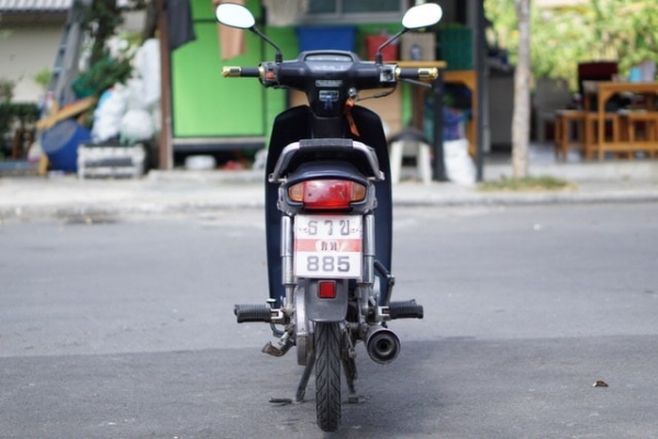 ร้าน วุฒิ นนบุรี ขาย HONDA ครีม100 สภาพสวยเดิมๆทะเบียนโอนเครื่องดีพร้อมใช้งาน