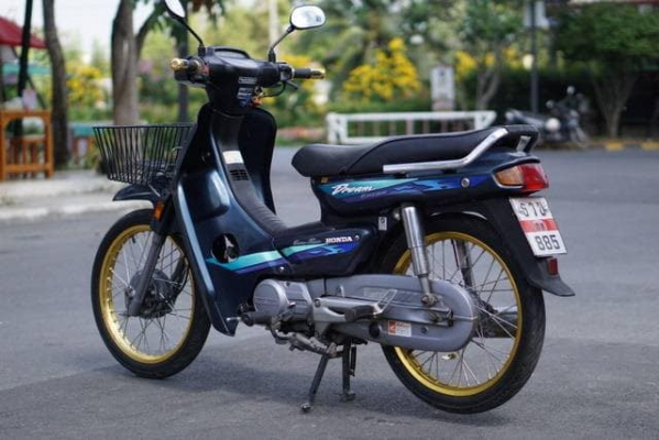 ร้าน วุฒิ นนบุรี ขาย HONDA ครีม100 สภาพสวยเดิมๆทะเบียนโอนเครื่องดีพร้อมใช้งาน