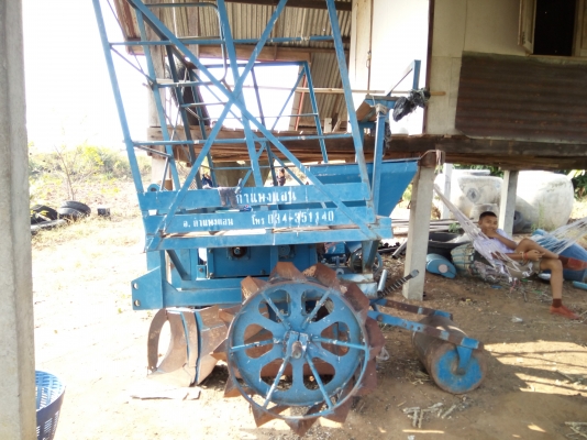 ลดสุดๆครับ..ขายครับเครื่องปลูกร่องคู่สภาพสวยๆงามๆครับราคาตัดต่อรองได้ครับ