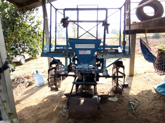 ลดสุดๆครับ..ขายครับเครื่องปลูกร่องคู่สภาพสวยๆงามๆครับราคาตัดต่อรองได้ครับ