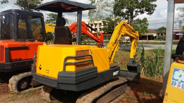 ขายรถขุดเก่านอก YANMAR B27 ปรับสภาพพร้อมใช้งาน