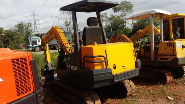 ขายรถขุดเก่านอก YANMAR B27 ปรับสภาพพร้อมใช้งาน