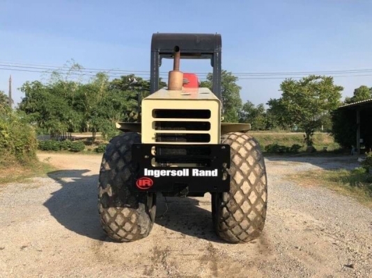 ขาย 875,000 รถบด2 เพลา   INGERSALLAND SD100D ทำงาน 4,523 ชม เครื่องดี ปั้มแรง ระบบสั่นแรง เอกสารอินวอยท์  รถอยู่ นครปฐม โทร 0610710295  สนใจ รายการสินค้า อื่นๆ ที่ เว็ปไชค์ Truck2Hand https://www.truck2hand.com/index.php?actions=content/search&amp;member_