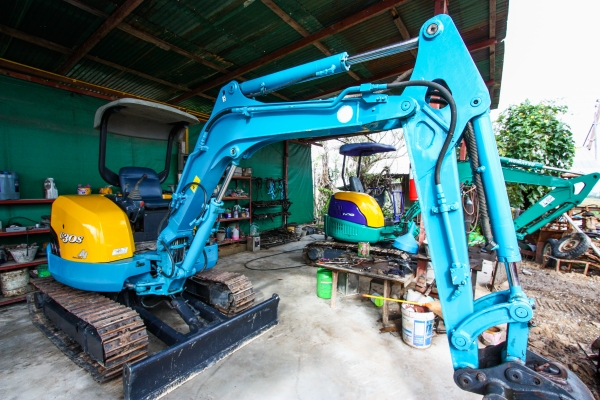 ขายรถแม็กโค สนใจติดต่อ 086-324-1992 086-775-7900