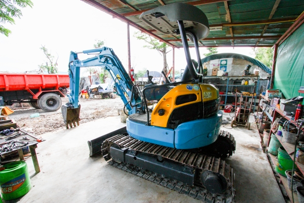 ขายรถแม็กโค สนใจติดต่อ 086-324-1992 086-775-7900