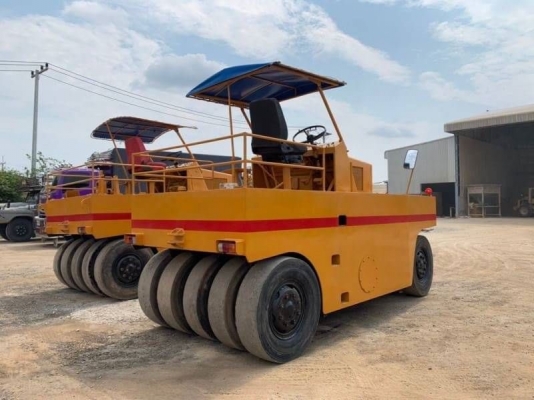 ขายเหมา 2 คัน  985,000 ขายแยกคันละ 495,000 รถบดล้อยาง 9 ล้อ SAKAI TS9 สภาพสวยสุดยอด พร้อมใข้ เครื่องดี เกียร์แรง ยางใหม่ เอกสารเล่มทะเบียน  รถอยู่  นครปฐม  โทร 0610710295  สนใจ รายการสินค้า อื่นๆ ที่ เว็ปไชค์ Truck2Hand https://www.truck2hand.com/index.ph