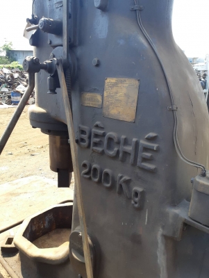 เครื่องตีเหล็ก Beche 200 k.g.