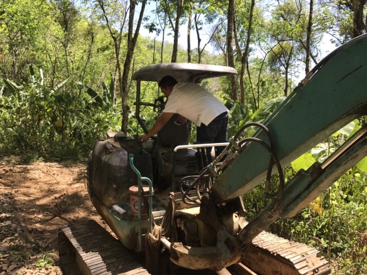 มี VDO ให้ชม.รถแบคโฮ KOMATSU PC40R-8 เอกสารอินวอย ราคา 300000