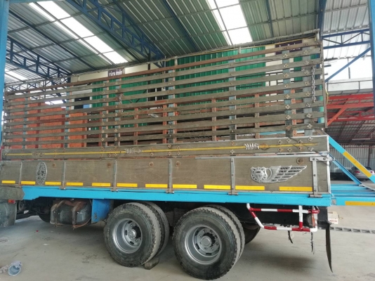 ขายกระบะไม้ สภาพพร้อมใช้งาน ถอดลงจาก ฮีโน่ 3H ขนาดกระบะ กว้าง 2.40 ซม. ยาว 6.30 ซม สูง 2.10 ซม. ความกว้างคันซี 87 ซม.