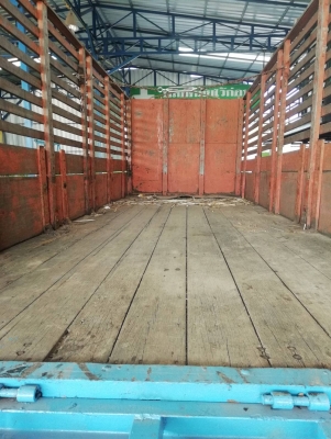 ขายกระบะไม้ สภาพพร้อมใช้งาน ถอดลงจาก ฮีโน่ 3H ขนาดกระบะ กว้าง 2.40 ซม. ยาว 6.30 ซม สูง 2.10 ซม. ความกว้างคันซี 87 ซม.