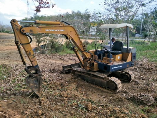 มี VDO ให้ชม.รถแบคโฮ KOMATSU PC30-5 มีที่ปรับระบบขับคอลโทรลมือ ราคา 150000