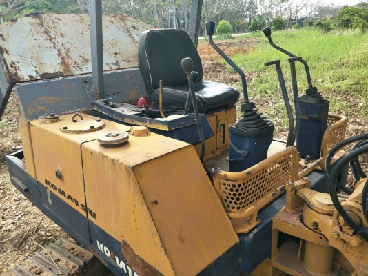 มี VDO ให้ชม.รถแบคโฮ KOMATSU PC30-5 มีที่ปรับระบบขับคอลโทรลมือ ราคา 150000