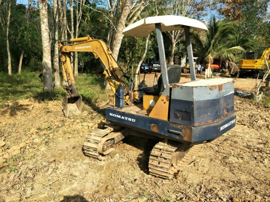 มี VDO ให้ชม.รถแบคโฮ KOMATSU PC30-5 มีที่ปรับระบบขับคอลโทรลมือ ราคา 150000