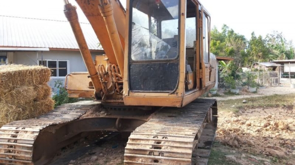 ขาย 325,000 CAT E 200 B เครื่อง MITSUBISHI S6K ปั้มแรง เอวแน่น ช่วงล่างสวย รถพร้อมใช้งาน รถอยู่ นครพนม 090-772-3710 090-772-3708