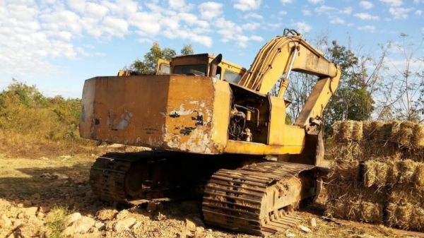 ขาย 325,000 CAT E 200 B เครื่อง MITSUBISHI S6K ปั้มแรง เอวแน่น ช่วงล่างสวย รถพร้อมใช้งาน รถอยู่ นครพนม 090-772-3710 090-772-3708