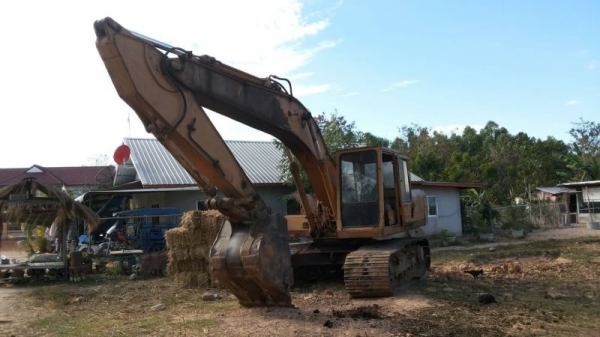 ขาย 325,000 CAT E 200 B เครื่อง MITSUBISHI S6K ปั้มแรง เอวแน่น ช่วงล่างสวย รถพร้อมใช้งาน รถอยู่ นครพนม 090-772-3710 090-772-3708