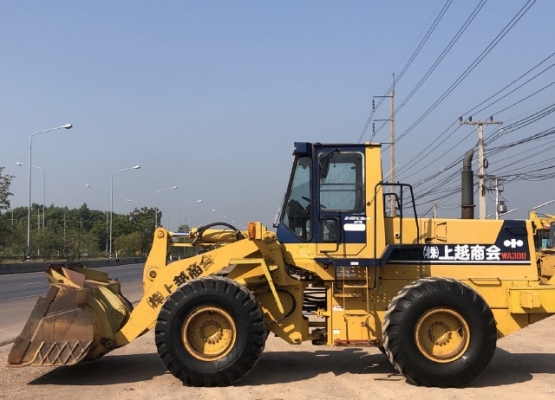 ขายรถตักล้อยาง KOMATSU WA300-1 นำเข้าเองจากญี่ปุ่น สภาพสวยพร้อมใช้ มีVDOการทำงานครับ