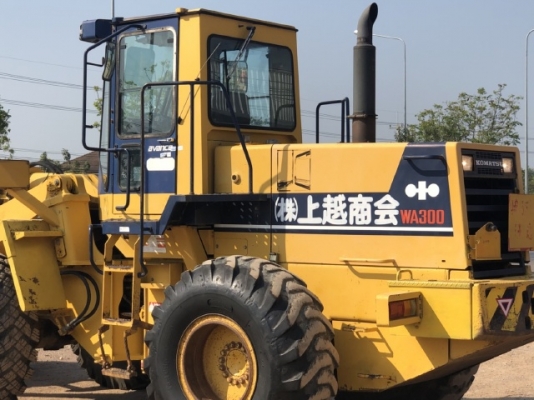 ขายรถตักล้อยาง KOMATSU WA300-1 นำเข้าเองจากญี่ปุ่น สภาพสวยพร้อมใช้ มีVDOการทำงานครับ