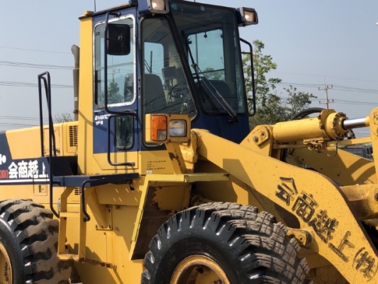 ขายรถตักล้อยาง KOMATSU WA300-1 นำเข้าเองจากญี่ปุ่น สภาพสวยพร้อมใช้ มีVDOการทำงานครับ