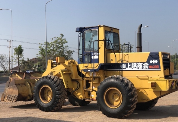 ขายรถตักล้อยาง KOMATSU WA300-1 นำเข้าเองจากญี่ปุ่น สภาพสวยพร้อมใช้ มีVDOการทำงานครับ