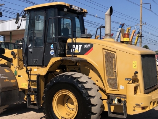 ขายรถตักล้อยาง CAT 962H นำเข้าเองจากญี่ปุ่น สภาพสวยพร้อมใช้ มีVDOการทำงานครับ ขายรถตักล้อยาง CAT 962H นำเข้าเองจากญี่ปุ่น สภาพสวยพร้อมใช้ มีVDOการทำงานครับ