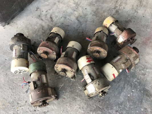 ขายมอเตอร์เกียร์ Mitsubishi 0.2Kw. 380V หัวเกียร์ Tsubaki made in Japan อัตราทด 1:50 สภาพดีเดิมๆ สีไม่สวย หมุนนิ่ม พร้อมใช้งาน มี 8ตัว ขายมอเตอร์เกียร์ Mitsubishi 0.2Kw. 380V หัวเกียร์ Tsubaki made in Japan อัตราทด 1:50 สภาพดีเดิมๆ สีไม่สวย หมุนนิ่ม พร้อมใช้งาน มี 8ตัว